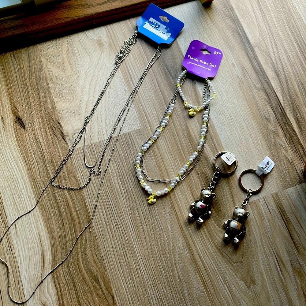 2️⃣ Necklaces + 2️⃣ Key Chains